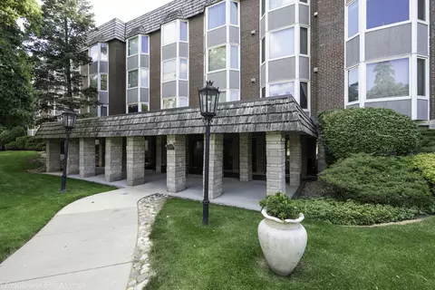 2600 Windsor Mall #2B, Park Ridge, IL 60068
