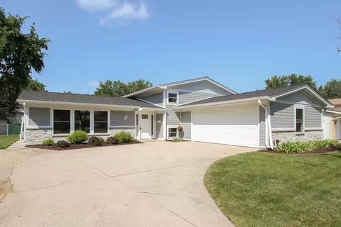 7934 Kensington Ln, Hanover Park, IL 60133