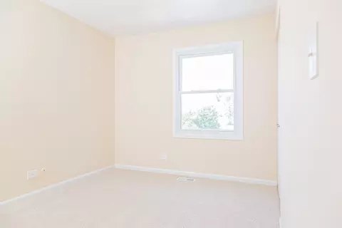 Bedroom - 248 Hood Ct, Bartlett, IL 60103 photo 3 of 4