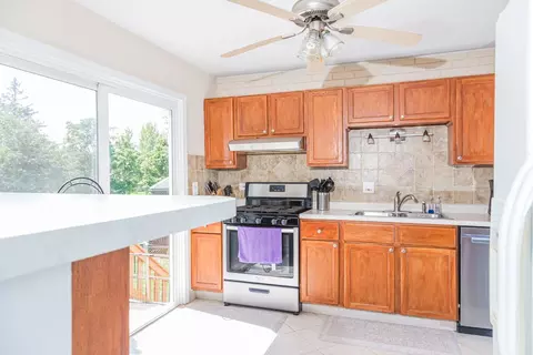 Kitchen - 248 Hood Ct, Bartlett, IL 60103 photo 1 of 3