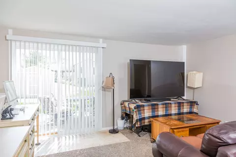 Living - 248 Hood Ct, Bartlett, IL 60103 photo 4 of 4