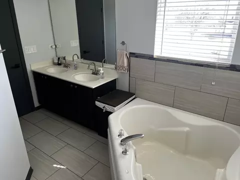 Bath - 1918 Windstone Dr, Plainfield, IL 60586 photo 4 of 5