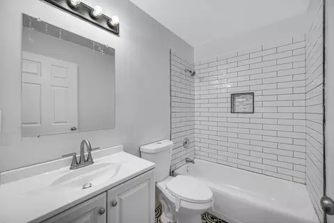 Bath - 16801 Head Ave, Hazel Crest, IL 60429 photo 1 of 1