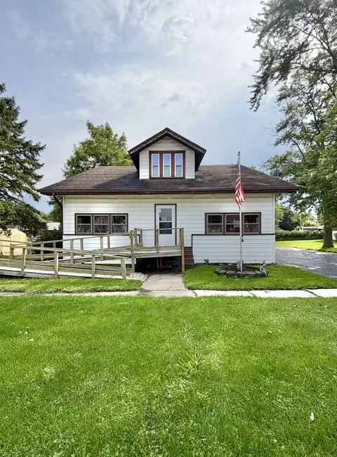 114 E Lake St, Ashkum, IL 60911