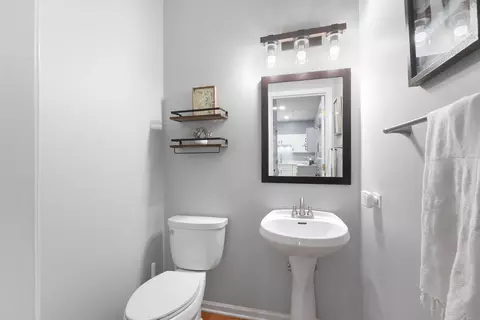 Bath - 2156 Yale Cir, Hoffman Estates, IL 60192 photo 1 of 4