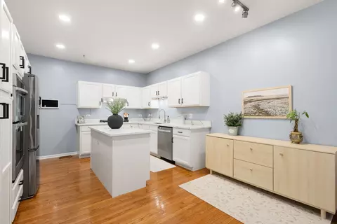 Kitchen - 2156 Yale Cir, Hoffman Estates, IL 60192 photo 1 of 4