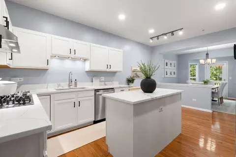 Kitchen - 2156 Yale Cir, Hoffman Estates, IL 60192 photo 3 of 4