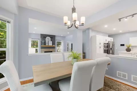Dining - 2156 Yale Cir, Hoffman Estates, IL 60192 photo 2 of 2