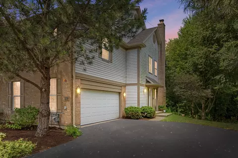 Exterior - 2156 Yale Cir, Hoffman Estates, IL 60192 photo 2 of 2