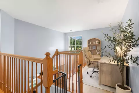 Entry Way - 2156 Yale Cir, Hoffman Estates, IL 60192 photo 1 of 1