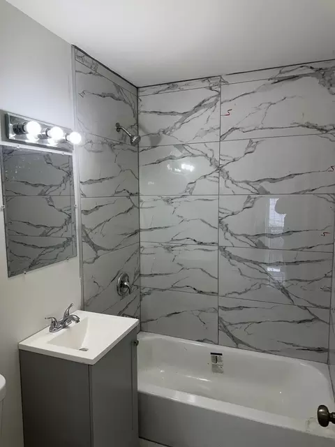 Bath - 16317 Laflin Ave, Markham, IL 60428 photo 2 of 2