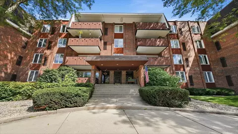 121 S Spruce Ave #207, Wood Dale, IL 60191