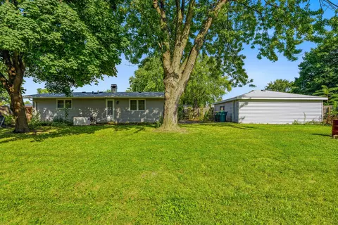 Exterior - 13916 S Meadowbrook Dr, Plainfield, IL 60544 photo 4 of 14