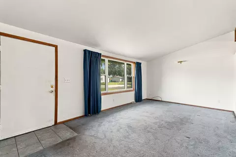 Living - 13916 S Meadowbrook Dr, Plainfield, IL 60544 photo 2 of 5