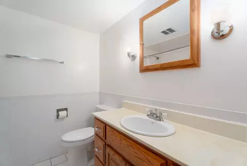 Bath - 13916 S Meadowbrook Dr, Plainfield, IL 60544 photo 2 of 3