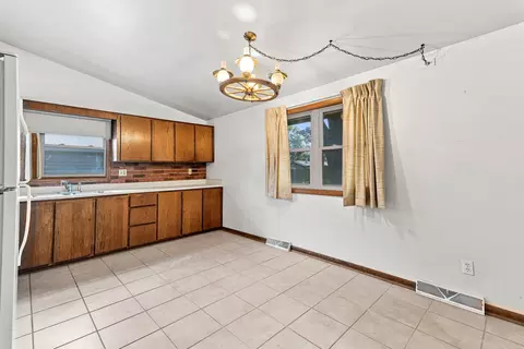 Kitchen - 13916 S Meadowbrook Dr, Plainfield, IL 60544 photo 4 of 5