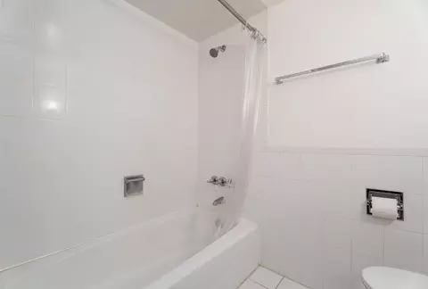 Bath - 13916 S Meadowbrook Dr, Plainfield, IL 60544 photo 3 of 3