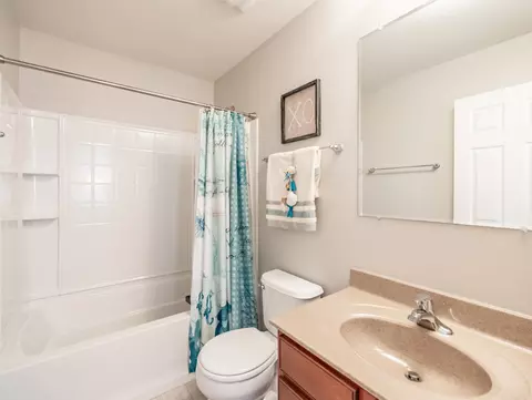 Bath - 3167 Pearl St, Elgin, IL 60124 photo 3 of 3