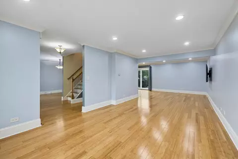 Living - 1808 W Pheasant Trl, Mount Prospect, IL 60056 photo 3 of 3