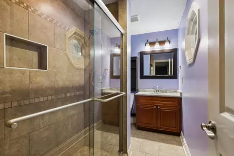 Bath - 1808 W Pheasant Trl, Mount Prospect, IL 60056 photo 1 of 3