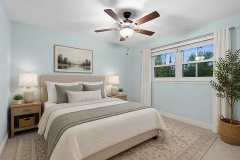 Bedroom - 1808 W Pheasant Trl, Mount Prospect, IL 60056 photo 4 of 4