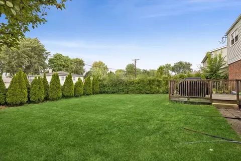 Exterior - 1808 W Pheasant Trl, Mount Prospect, IL 60056 photo 4 of 4