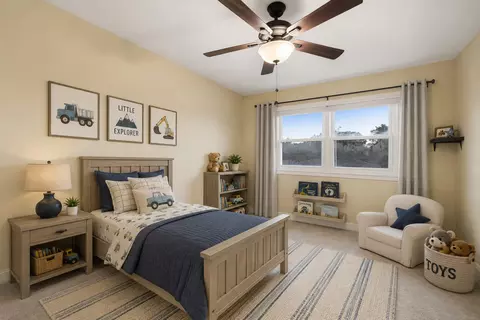Bedroom - 1808 W Pheasant Trl, Mount Prospect, IL 60056 photo 3 of 4