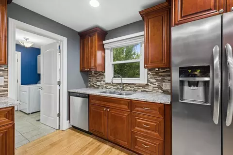 Kitchen - 1808 W Pheasant Trl, Mount Prospect, IL 60056 photo 5 of 5