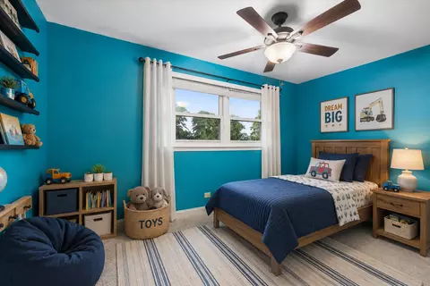 Bedroom - 1808 W Pheasant Trl, Mount Prospect, IL 60056 photo 2 of 4