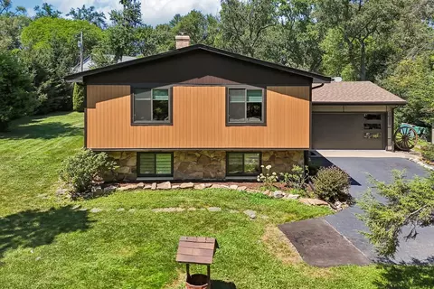 21 W640 Maple Ave, Medinah, IL 60157