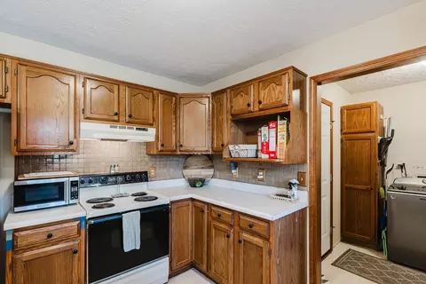 Kitchen - 304 Jenny Lind Dr, Normal, IL 61761 photo 3 of 4
