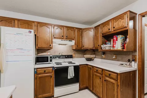 Kitchen - 304 Jenny Lind Dr, Normal, IL 61761 photo 2 of 3