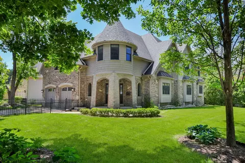 Exterior - 605 Thornwood Dr, Naperville, IL 60540 photo 5 of 5