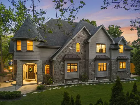 Exterior - 605 Thornwood Dr, Naperville, IL 60540 photo 3 of 5