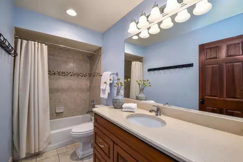 Bath - 605 Thornwood Dr, Naperville, IL 60540 photo 5 of 8