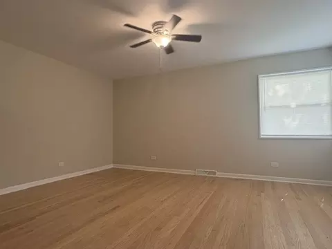 Living - 180 E Northwest Hwy #A, Des Plaines, IL 60016 photo 1 of 1
