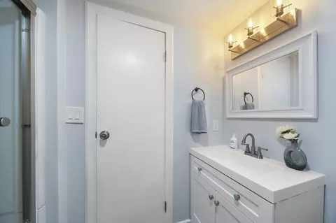 Bath - 1801 Joppa Ave, Zion, IL 60099 photo 3 of 3