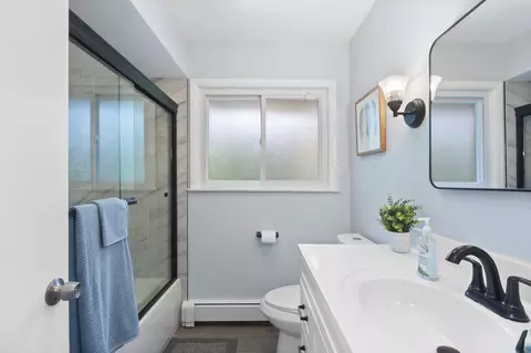 Bath - 1801 Joppa Ave, Zion, IL 60099 photo 1 of 3