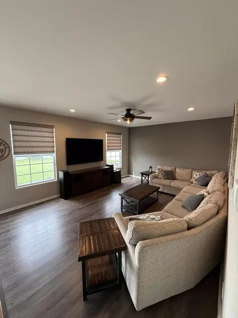 Living - 412 E Frontier Dr, Minooka, IL 60447 photo 1 of 2