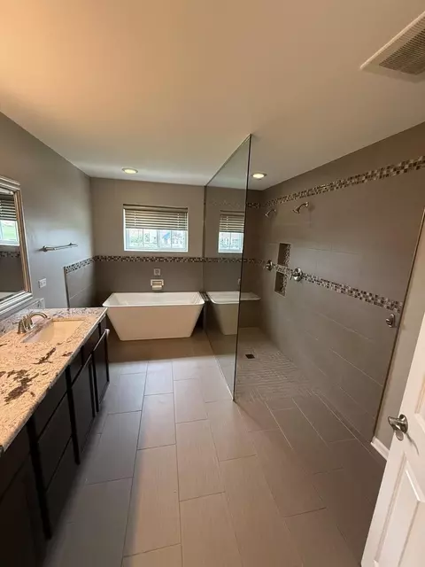 Bath - 412 E Frontier Dr, Minooka, IL 60447 photo 2 of 4
