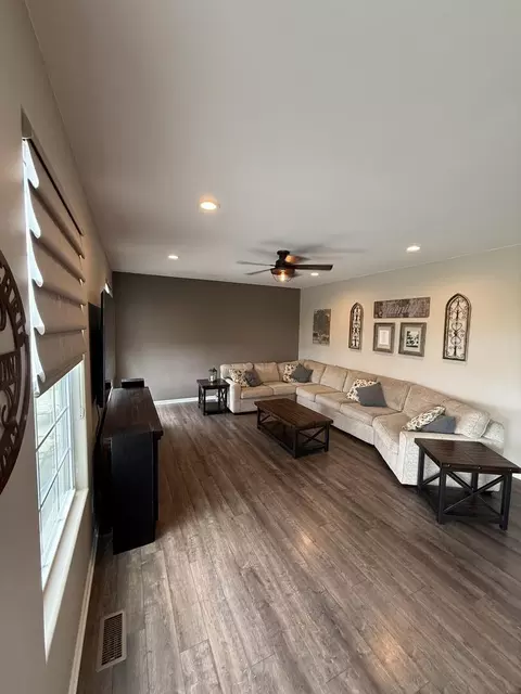 Living - 412 E Frontier Dr, Minooka, IL 60447 photo 2 of 2