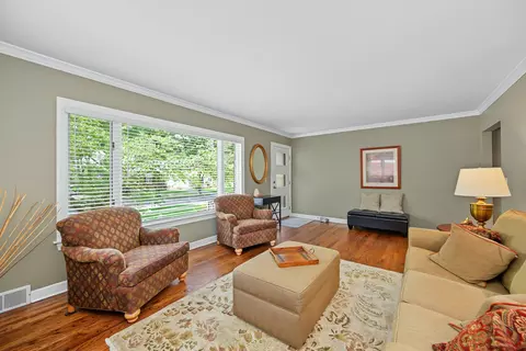 Living - 519 Byron Ct, Wheaton, IL 60187 photo 2 of 2
