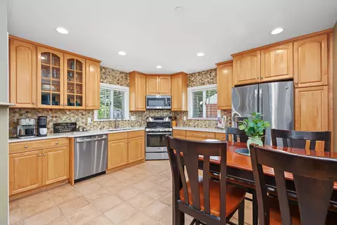 Kitchen - 519 Byron Ct, Wheaton, IL 60187 photo 1 of 3