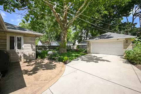 Exterior - 519 Byron Ct, Wheaton, IL 60187 photo 4 of 9