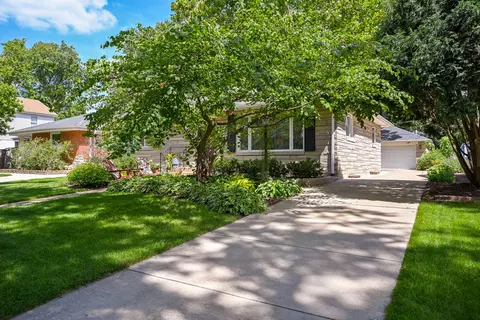 Exterior - 519 Byron Ct, Wheaton, IL 60187 photo 9 of 9