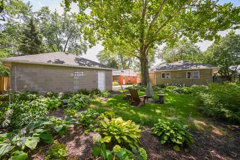 Exterior - 519 Byron Ct, Wheaton, IL 60187 photo 7 of 9