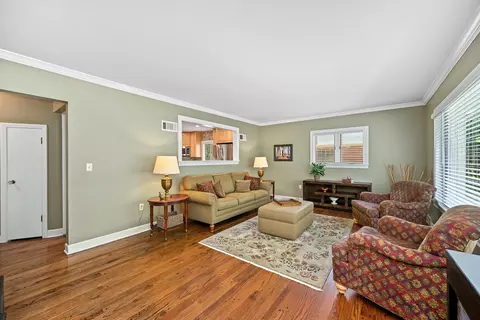 Living - 519 Byron Ct, Wheaton, IL 60187 photo 1 of 2
