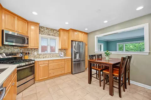 Kitchen - 519 Byron Ct, Wheaton, IL 60187 photo 3 of 3