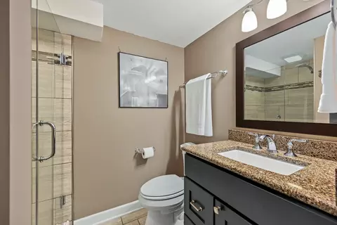 Bath - 519 Byron Ct, Wheaton, IL 60187 photo 3 of 3