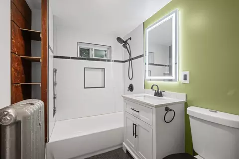 Bath - 1235 Leon Pl, Evanston, IL 60201 photo 1 of 3